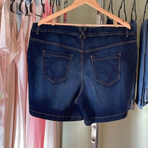 Lane Bryant Jean Shorts, Midi, Stretch, 20 - Picture 3 of 4